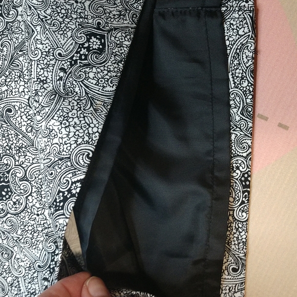 Liz Claiborne midi skirt. Size 8 - Picture 4 of 9